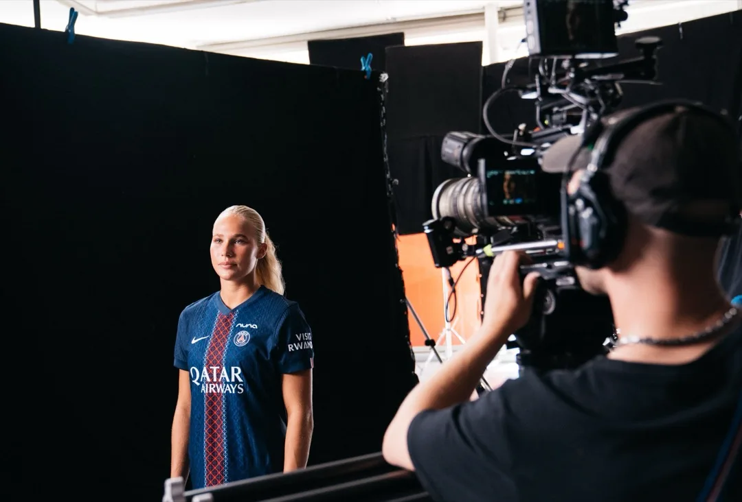PSG women — on set